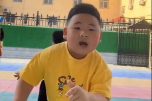 ??火箭隊(duì)記曬亞洲小男孩魔性舞蹈視頻 慶祝烏度卡長(zhǎng)留火箭