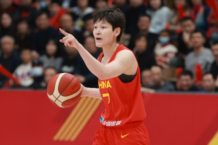 直播吧：老將楊力維繼續(xù)擔(dān)任中國女籃隊長