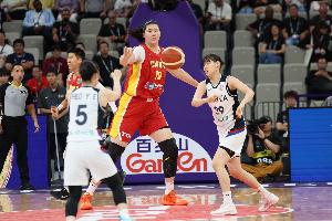 對位碾壓！張子宇半場4投全中&罰球2中2 砍下10分3板&正負(fù)值+8