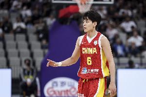 加油！中國(guó)女籃半場(chǎng)42-23新西蘭！楊舒予10+3+3 張子宇4分鐘6分