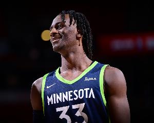 輕松兩雙！萊昂納德-米勒16中8拿下22分11板2助1斷1帽