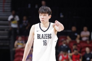 對比明顯！上半場楊瀚森個人有5次助攻 而火箭全隊才7次