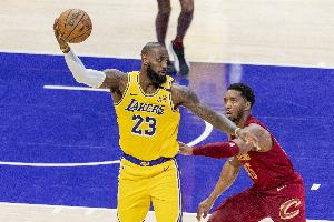 NBA高管：詹姆斯執(zhí)行球員選項是錯誤的決定 他應以自由身簽約騎士