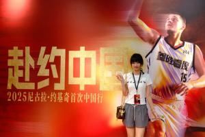 楊瀚森緋聞女友曬出約基奇中國行照片??楊瀚森第一時間點(diǎn)贊評論