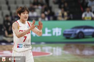彈無虛發(fā)！楊力維半場(chǎng)10分鐘4投4中貢獻(xiàn)10分 三分2中2
