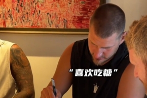 相當(dāng)美味！約基奇來到北京 嘗試北京烤鴨趣事連連