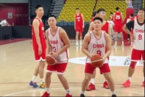 基本功必須得扎實??！中國男籃訓(xùn)練之后加練罰球！