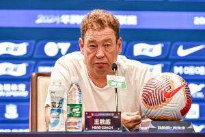斯盧茨基：關鍵時刻能拿下3分就是硬道理 朱辰杰內收肌有點不適