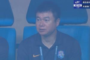 多一人作戰(zhàn)0-2落后！于根偉替補席上臉色鐵青