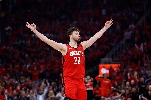 火記羅列申京的榮譽數據：NBA最年輕三雙中鋒&隊史第3年輕全明星