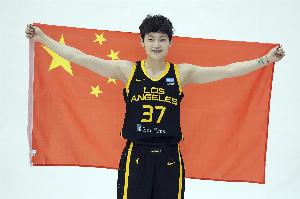 《人物》雜志：楊力維在2019年收到來自WNBA的合同 但國內(nèi)不讓去