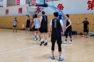 山東男籃曬訓(xùn)練視頻：追風(fēng)者不等風(fēng)來 逐夢(mèng)人無懼山海