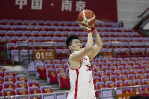 雷蒙30歲首次出戰(zhàn)國(guó)際大賽正賽！媒體人：大雷子靠雙手打出一片天