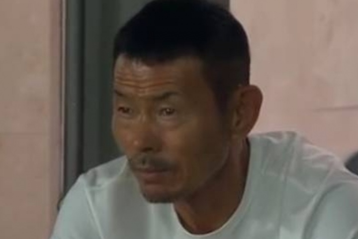 父親孫雄正現(xiàn)場觀看孫興慜的熱刺生涯告別戰(zhàn)，疑似強(qiáng)忍淚水