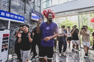 NBA球星丁威迪空降直播吧 沉浸式體驗(yàn)閩南文化 學(xué)會(huì)愛(ài)拼才會(huì)贏！