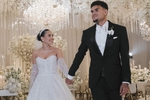 圖片報介紹迪亞斯妻子：球員的賢內助，2016年相戀去年結婚