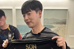 收藏品！第一件洛杉磯FC孫興慜簽名球衣出爐