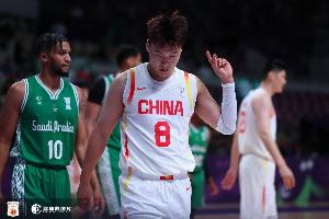 首戰(zhàn)告捷！中國93-88沙特 三分表現(xiàn)搶眼 末節(jié)險(xiǎn)情凸顯需總結(jié)提升