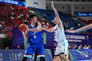 被籃協(xié)禁賽3年??媒體人：張峻豪和黃秋實有望登陸西班牙U22聯(lián)賽