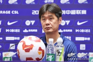 李霄鵬：現(xiàn)在氣勢比較低落，希望明天隊員的意志力能夠頂住