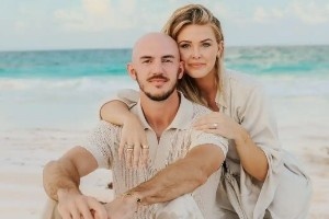 ????禿然的幸福??！卡魯索今日結(jié)婚 新娘光彩照人