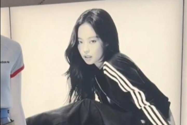 ??好眼光！杰倫威上海探店看見Jennie海報??回頭猛瞅了好幾眼