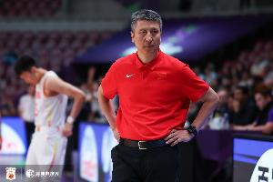 FIBA官方：中國挑戰(zhàn)澳洲“不敗神話” 誰能捧起亞洲杯冠軍獎杯？