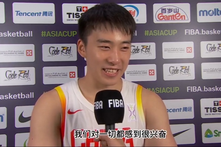 長期留洋的結(jié)果！王俊杰賽后接受FIBA采訪 流利英文對答如流