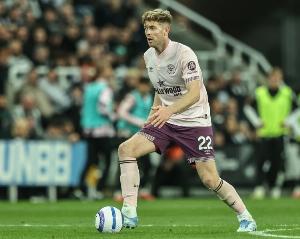 郵報：曼聯(lián)、利物浦和熱刺關注布倫特福德24歲中衛(wèi)科林斯