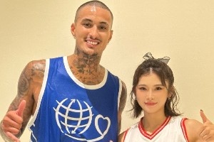 跨界聯(lián)動！吳艷妮曬與庫茲馬、杰倫-布朗、姚明等人的合照