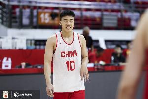 雷蒙回復(fù)王俊杰：好滴美式小孩??王俊杰：好的老登??