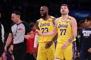 ESPN：湖人應(yīng)更多利用詹姆斯&東契奇擋拆 騎士時LBJ&歐文擋拆更多