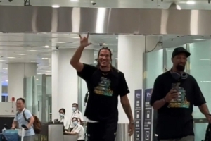 落地就寵粉！戈登抵達(dá)中國正式開啟亞洲行 明天見~