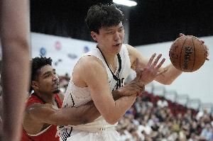 隊記：楊瀚森不了解NBA的風(fēng)格 低位運球不能超過2次否則會被拍走