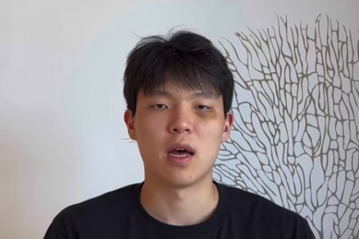 ??楊瀚森腫著熊貓眼回應東契奇：謝謝關(guān)注 等你的手機號 賽場見