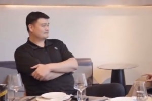 Handsome Young！姚明給庫茲馬教楊瀚森名字中文發(fā)音