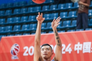 媒體人：陳林堅體檢初步結(jié)果已出 下午會抵達青島和山東男籃會合