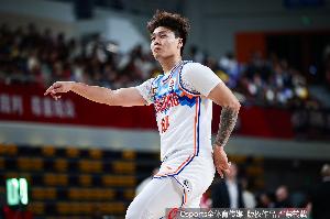 媒體人：北京有三個頂薪用C類合同拿下趙睿 有錢真的能為所欲為啊