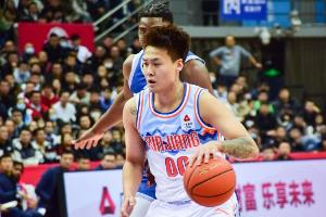 媒體人：曾凡博沖擊NBA讓北京鋒線大打折扣 但趙睿能頂3號(hào)位