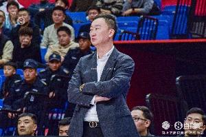 媒體人：9名球員離開了青島 球隊陣容十分年輕 王奕博會帶來經(jīng)驗