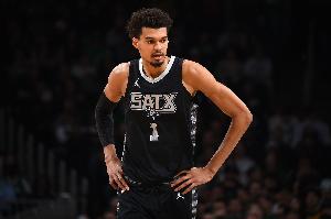 2050年NBA會發(fā)生什么？文班成GOAT？庫里15-16賽季表現(xiàn)永遠(yuǎn)封神？