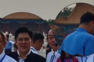 這身形太扎眼了！姚明受邀觀禮九三閱兵儀式 和霍啟剛“同框了”