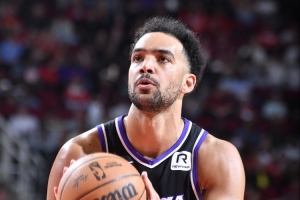 名記：萊爾斯曾是一些NBA球隊(duì)底薪合同選項(xiàng) 但他選了海外豐厚合同